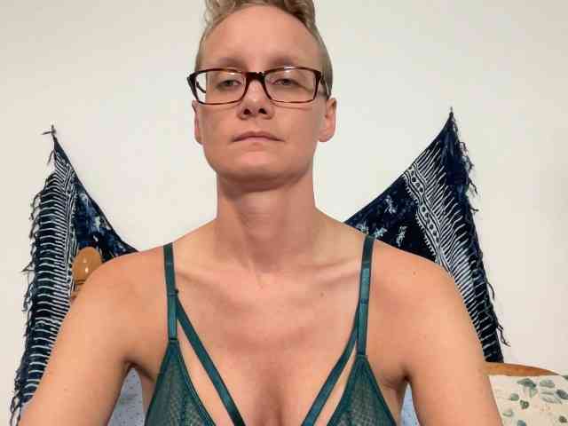 LeahWilde webcam