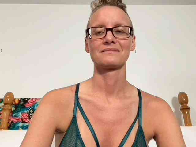LeahWilde webcam
