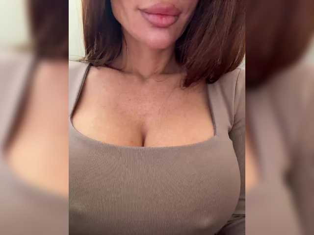 OrgazMia's BongaCams show and profile