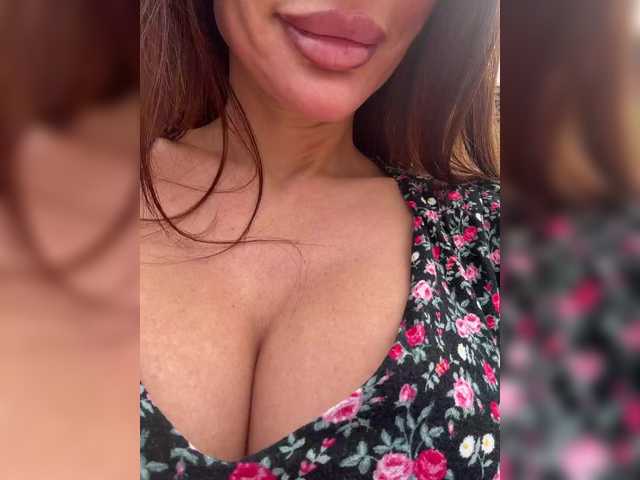 OrgazMia's BongaCams show and profile