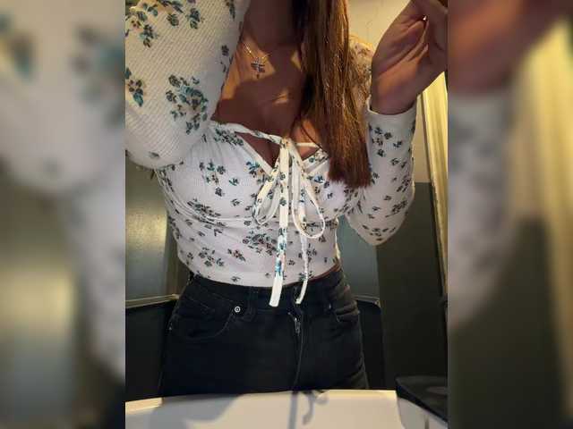 OrgazMia's BongaCams show and profile