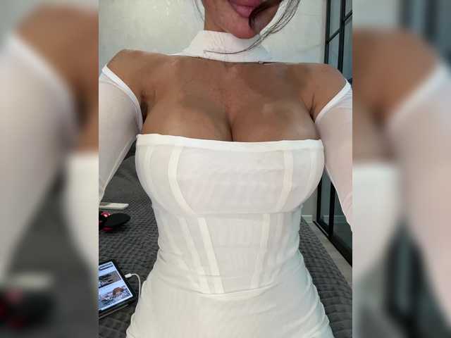 OrgazMia's BongaCams show and profile