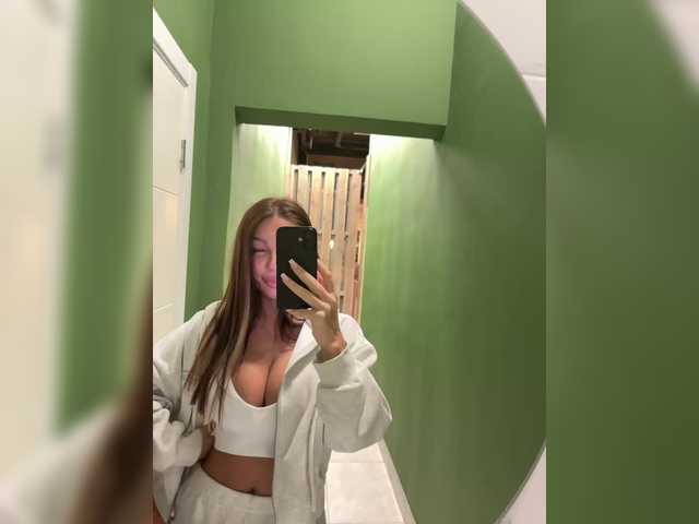 OrgazMia's BongaCams show and profile