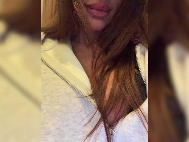 OrgazMia's BongaCams show and profile