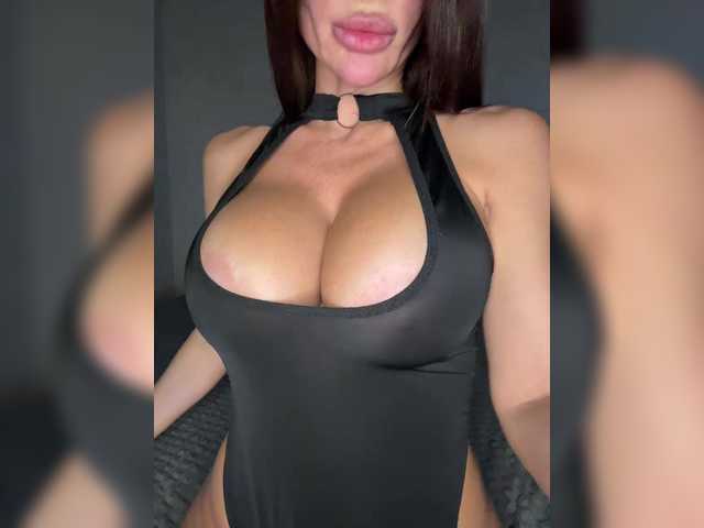 OrgazMia's BongaCams show and profile