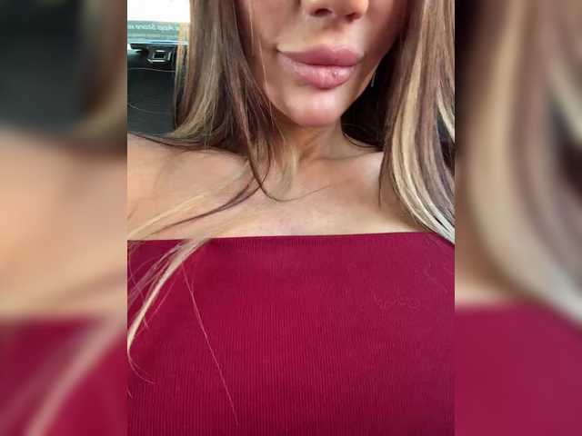 OrgazMia's BongaCams show and profile