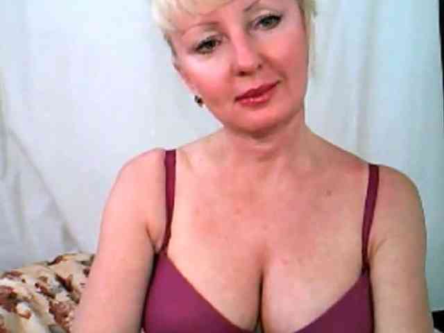 HotPussik-69-ZvZ webcam