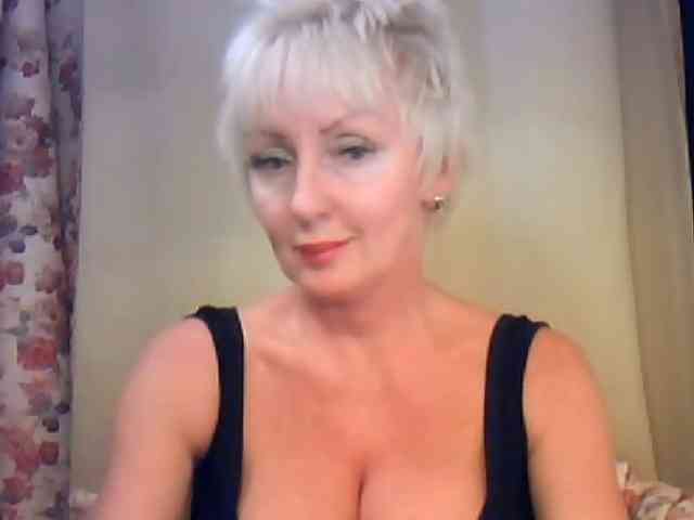 HotPussik-69-ZvZ webcam