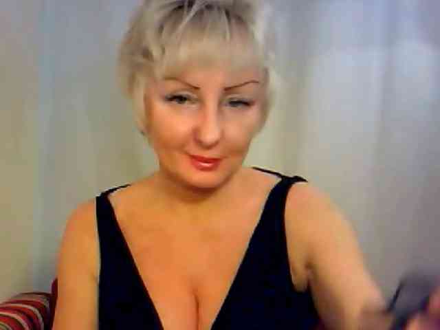 HotPussik-69-ZvZ webcam