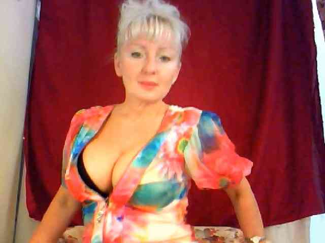 HotPussik-69-ZvZ webcam
