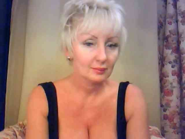 HotPussik-69-ZvZ webcam
