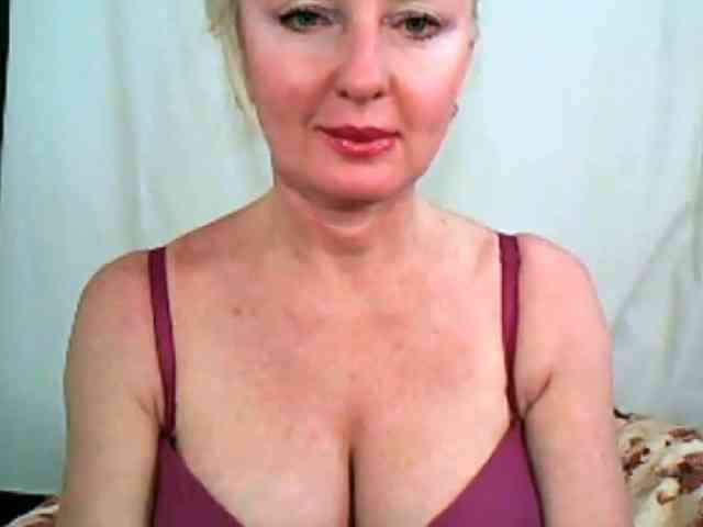 HotPussik-69-ZvZ webcam