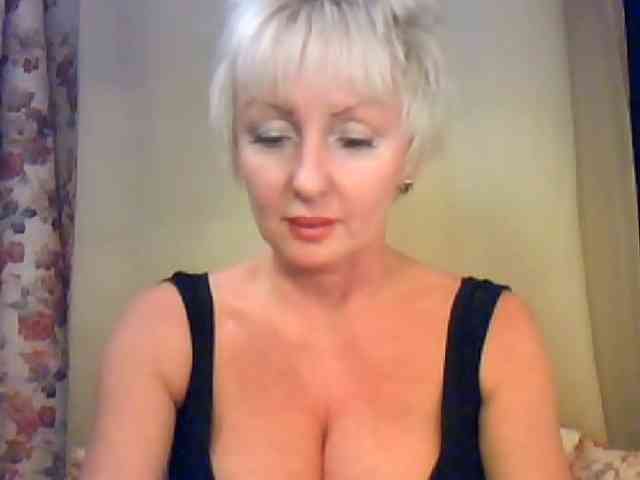 HotPussik-69-ZvZ webcam