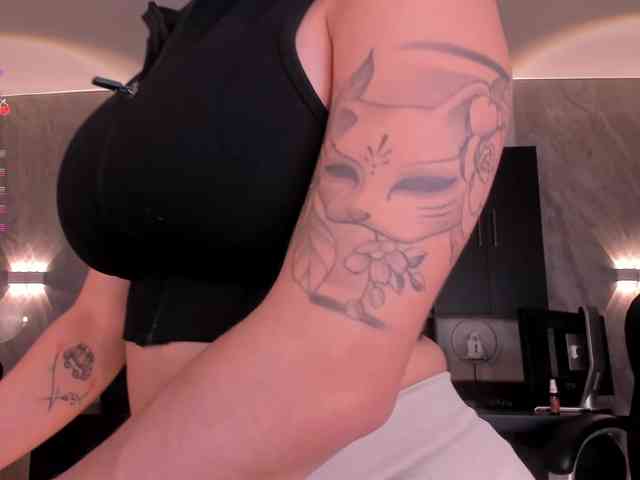 MaryLewis Live Webcam on BongaCams