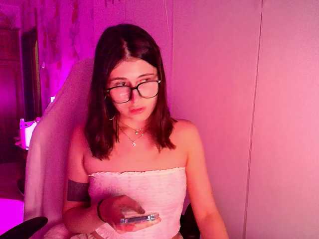 KristinaScott's BongaCams show and profile