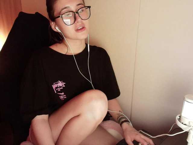 KristinaScott's BongaCams show and profile