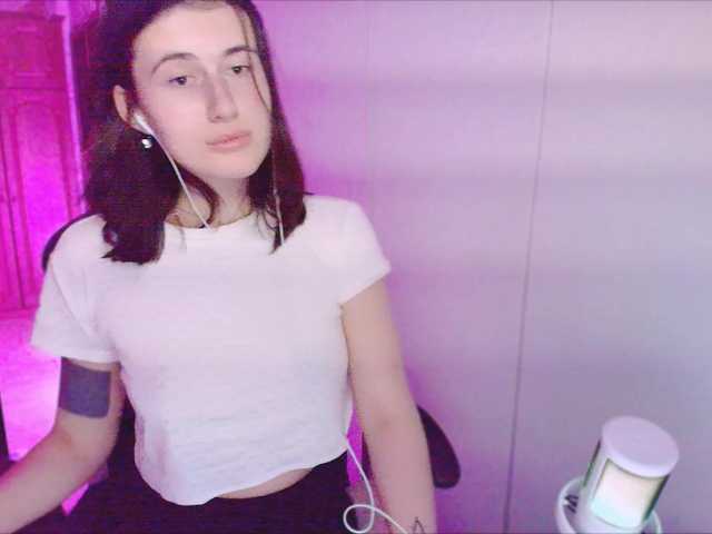 KristinaScott's BongaCams show and profile