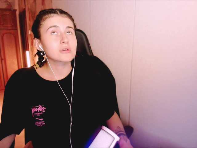 KristinaScott's BongaCams show and profile