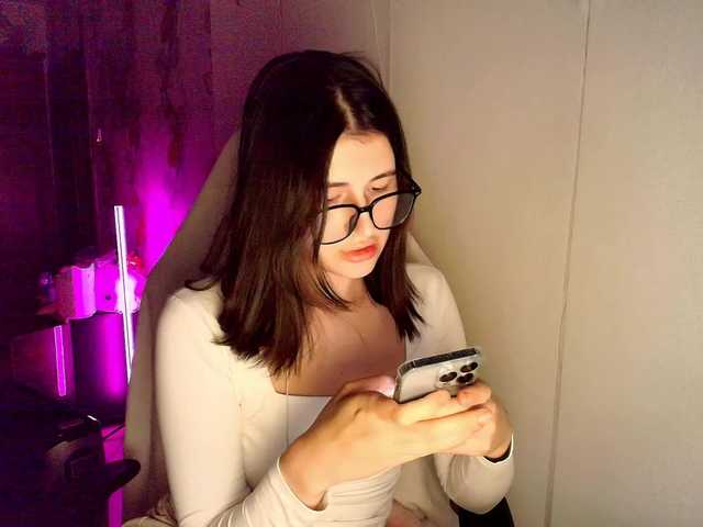 KristinaScott's BongaCams show and profile