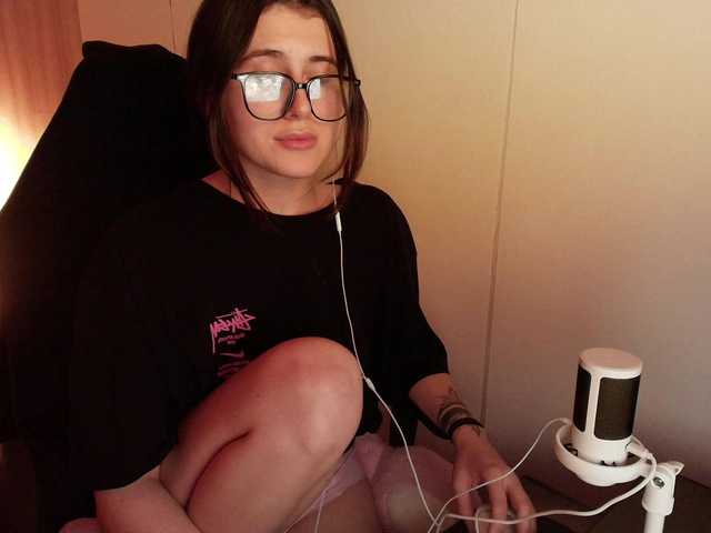 KristinaScott's BongaCams show and profile