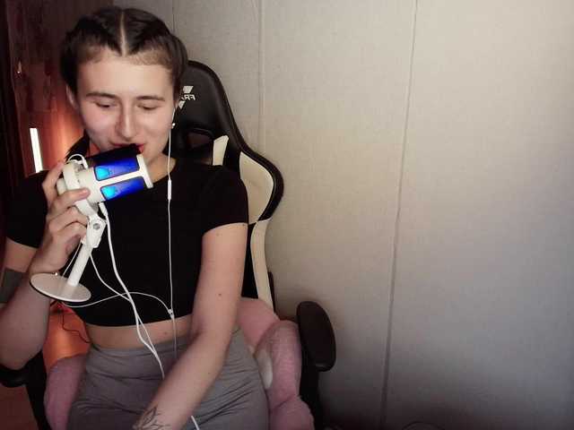 KristinaScott's BongaCams show and profile