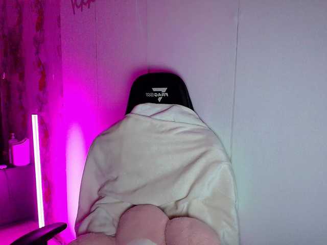 KristinaScott's BongaCams show and profile