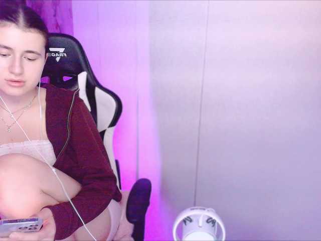 KristinaScott's BongaCams show and profile