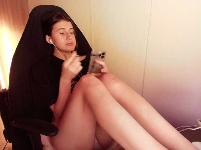 KristinaScott's BongaCams show and profile