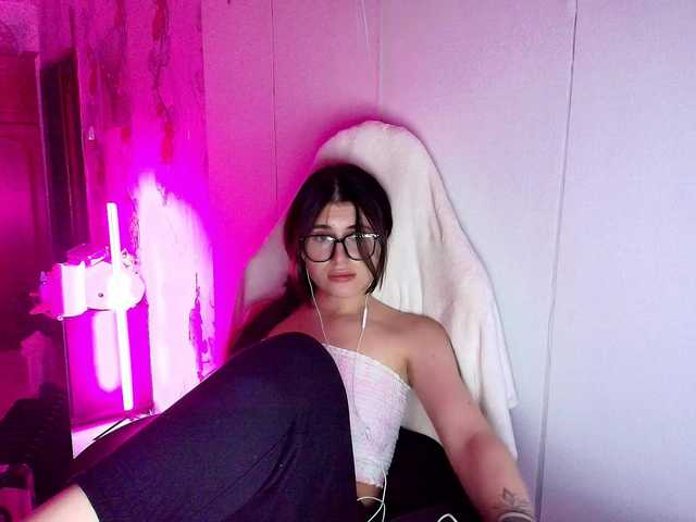 KristinaScott's BongaCams show and profile