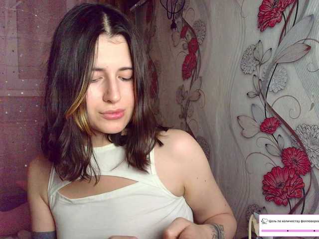 KristinaScott Live Cam and Statistics on UnifiedCams