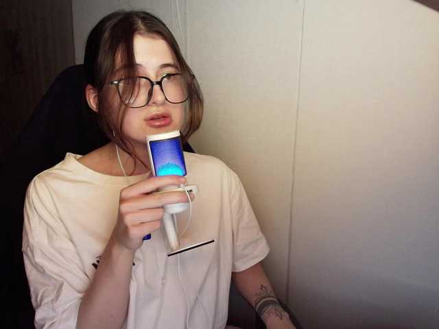 KristinaScott's BongaCams show and profile