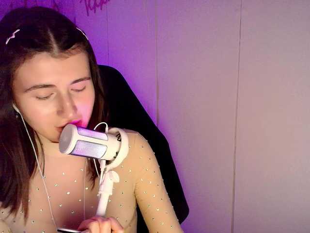 KristinaScott's BongaCams show and profile