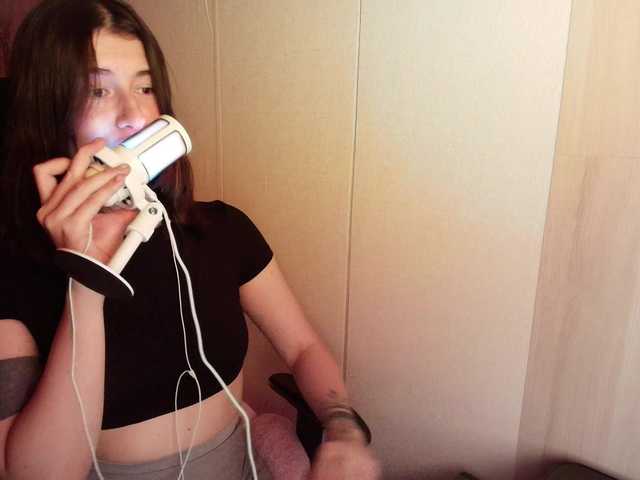 KristinaScott's BongaCams show and profile