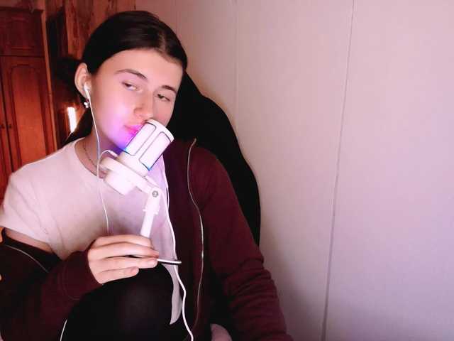 KristinaScott's BongaCams show and profile