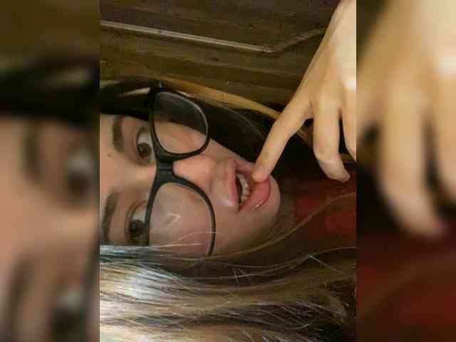 KristinaScott webcam