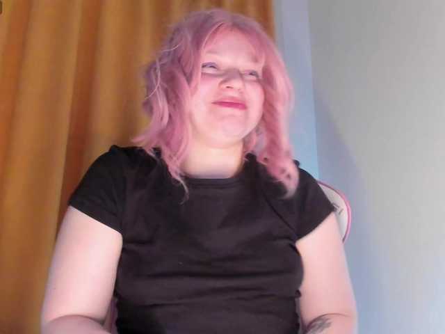 CutieSue's BongaCams show and profile