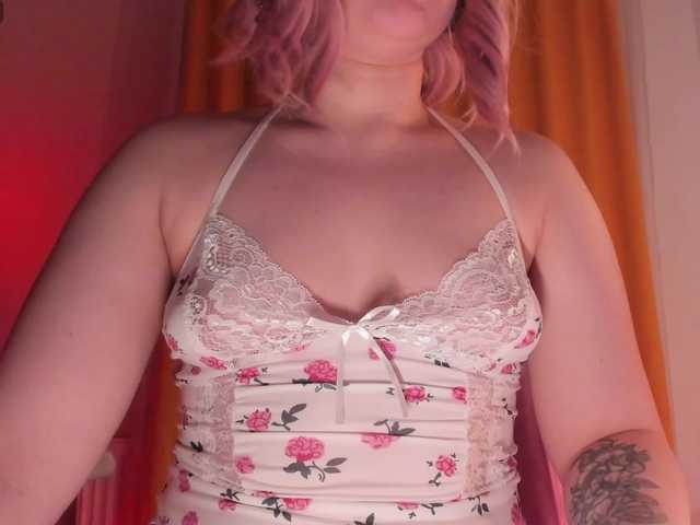 CutieSue's BongaCams show and profile