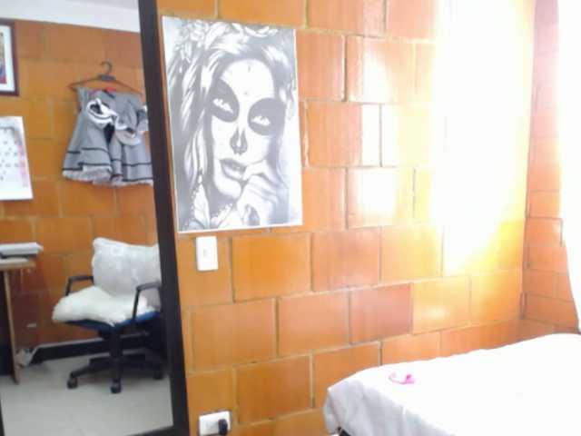 Charlotemple5's BongaCams show and profile