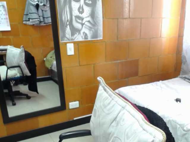 Charlotemple5's BongaCams show and profile