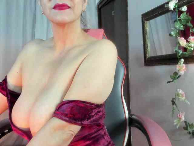 divine-mature webcam