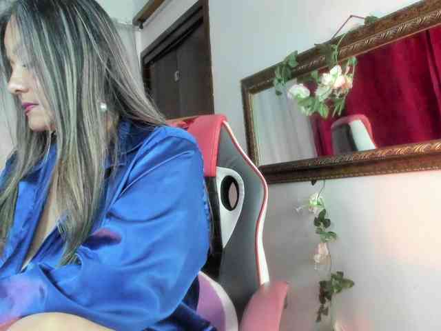 divine-mature webcam