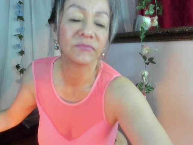 divine-mature webcam