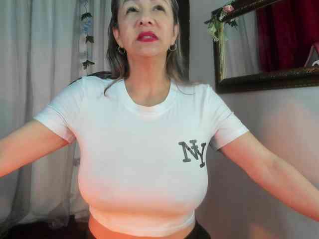 divine-mature webcam