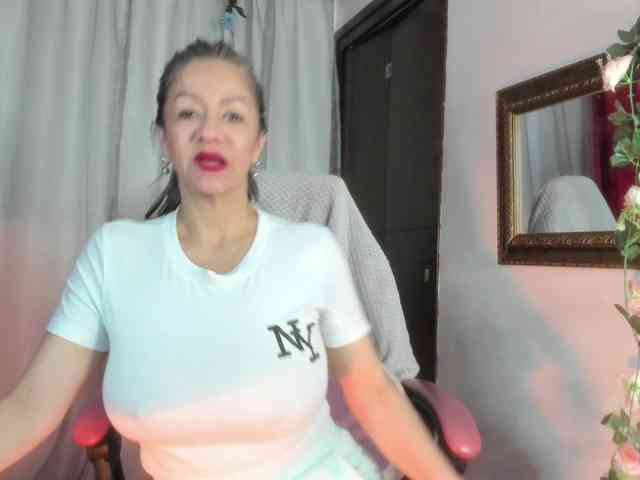 divine-mature webcam