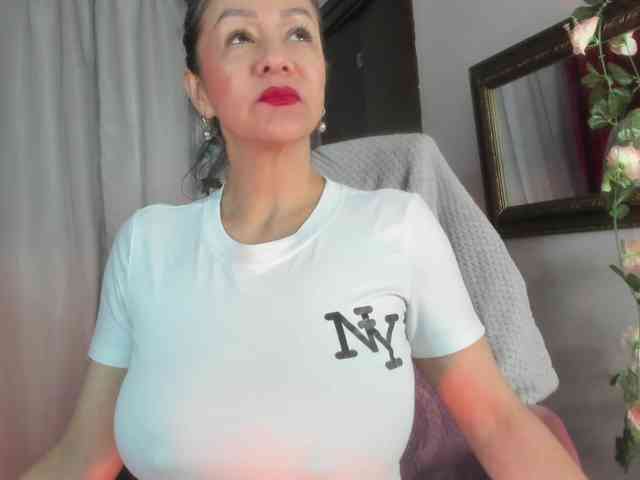 divine-mature webcam