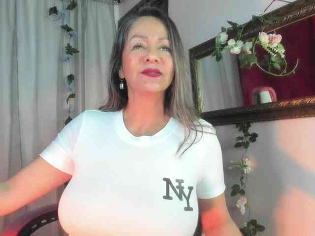 divine-mature webcam