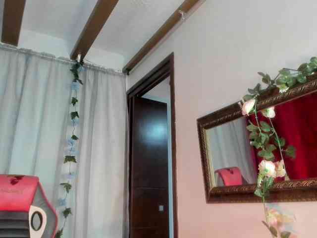 divine-mature webcam