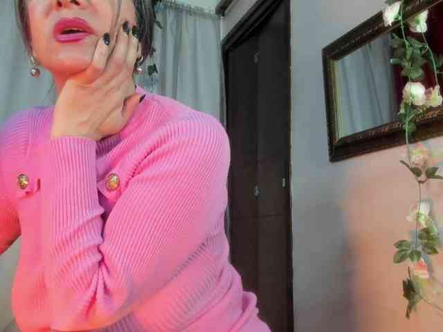 divine-mature webcam