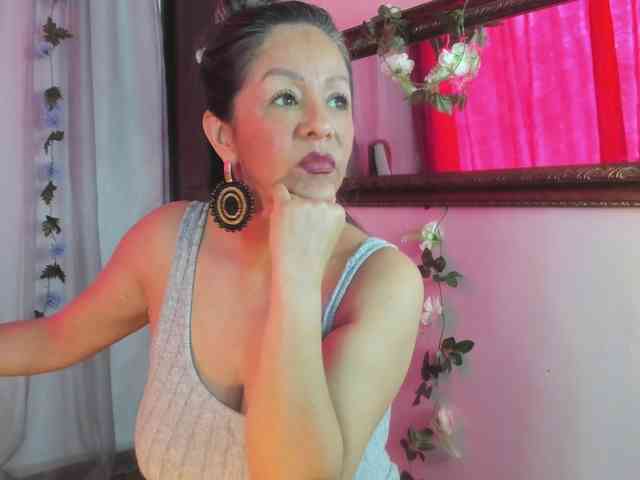 divine-mature webcam
