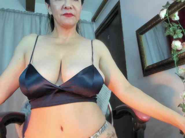 divine-mature webcam